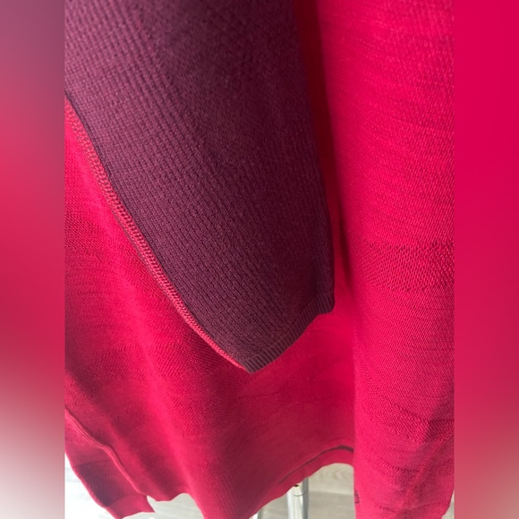 S 🔖 Women's Intraknit™ Merino 200 Crew In Pomegranate Red SW016412G65 - Picture 3 of 9